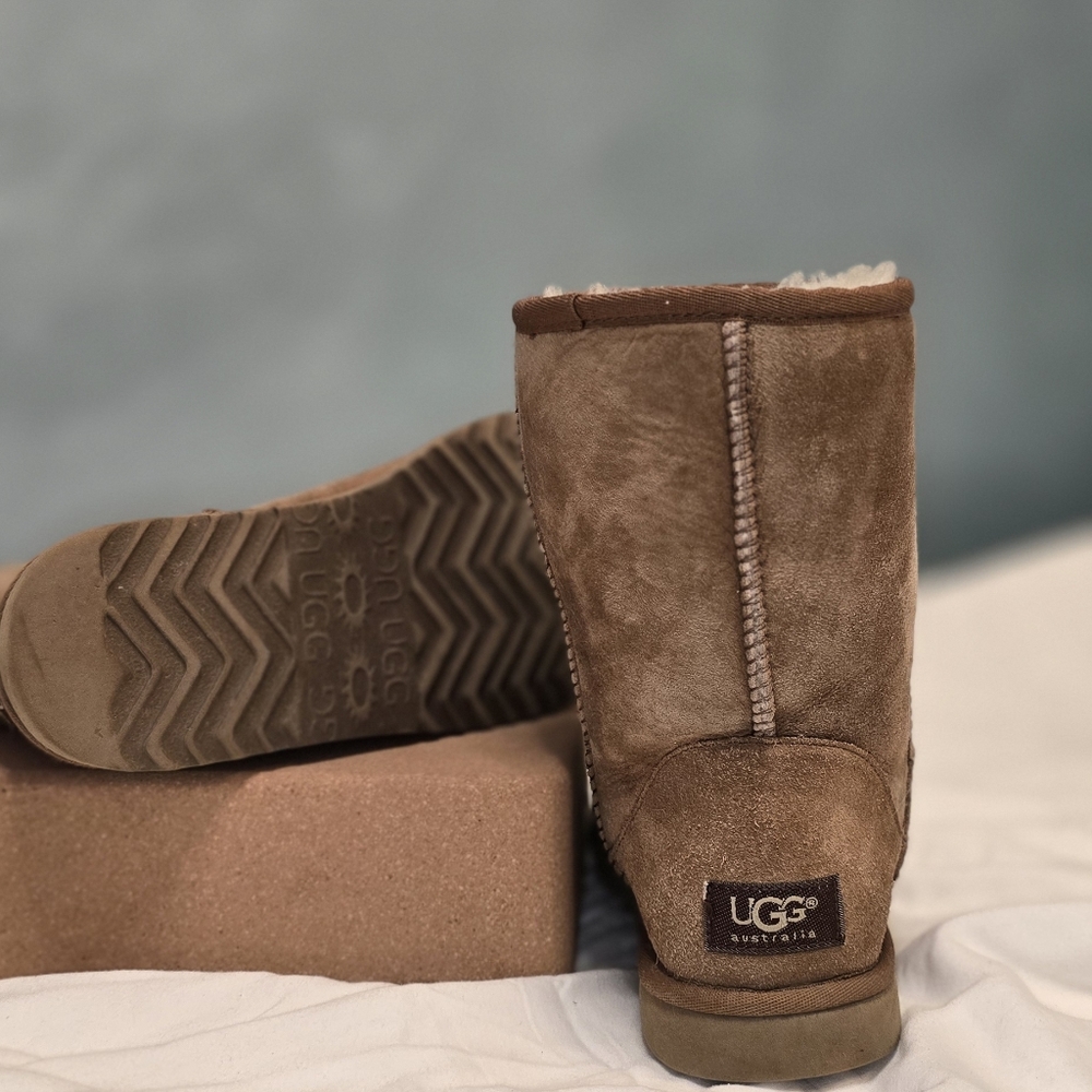 UGG Tan Chestnut Sheepskin Suede Boots Classic Short 7